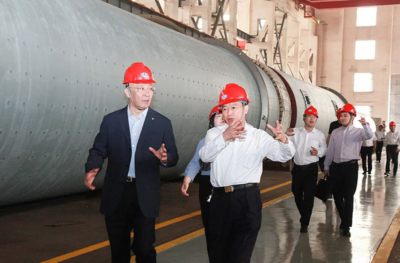 中国建筑材料联合会党委书记、会长阎晓峰一行亲临91精品国产一区二区三区动漫集团调研